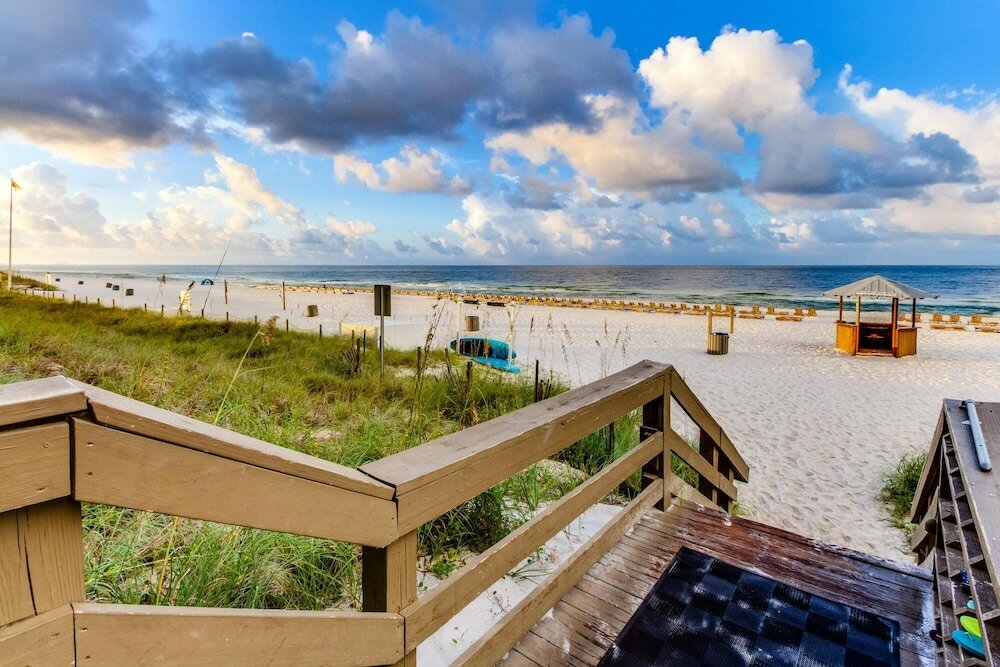 Фото Emerald Beach by Forehand Rentals