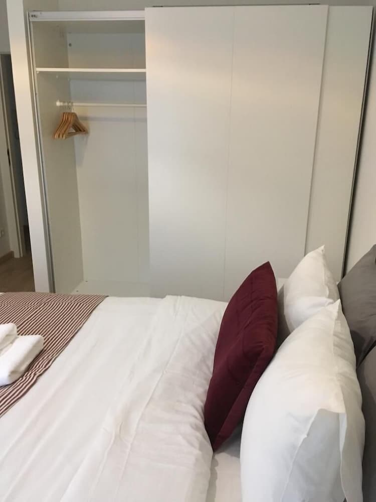 Фото Modern 3 Beds In Convenient Location - Parking