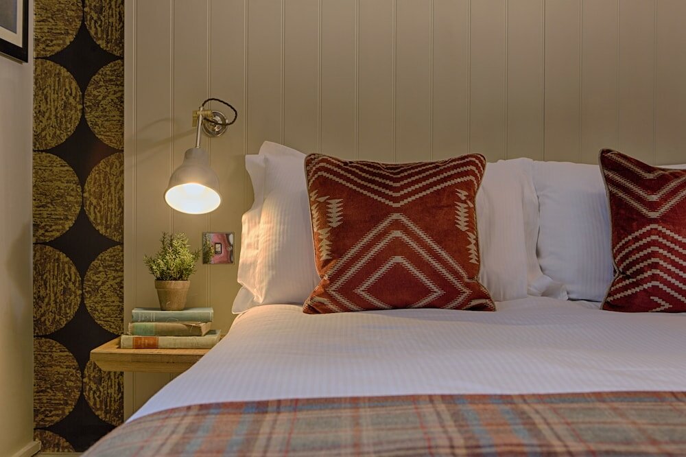 Фото The Curious Pig in the Parlour