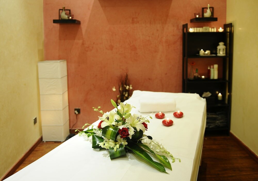 Фото Al Hamra Palace by Warwick