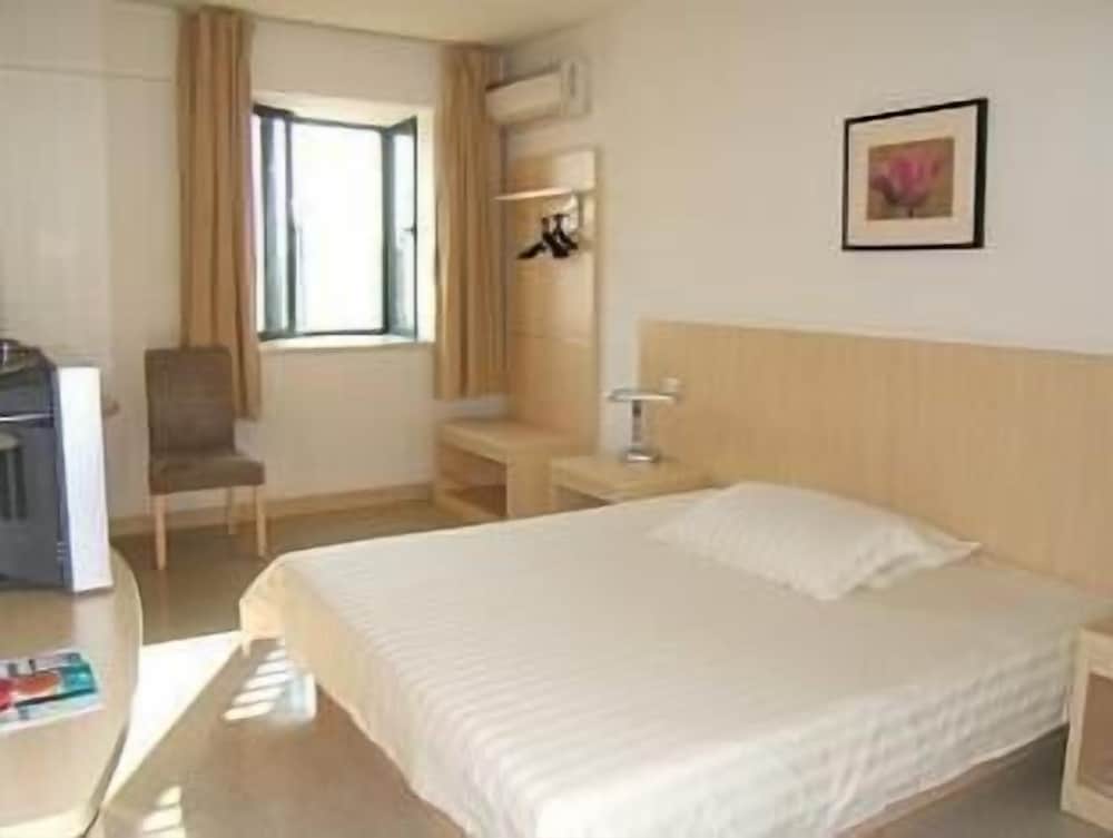 Фото Jinjiang Inn Shanghai Baoyang Dock