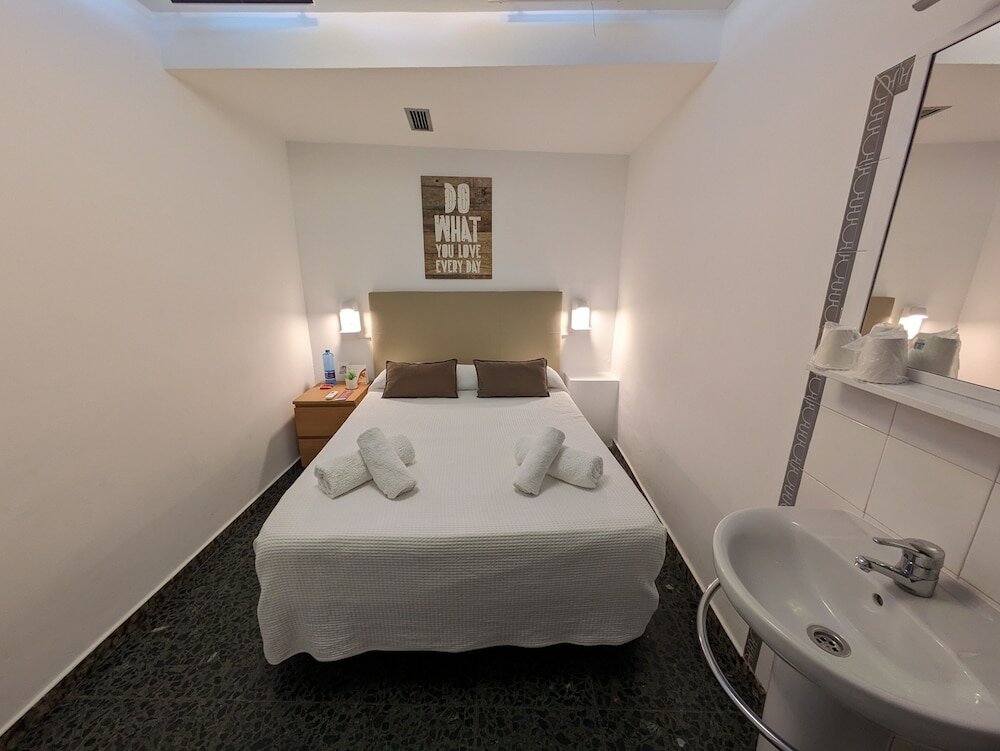 Фото Hostal Alogar