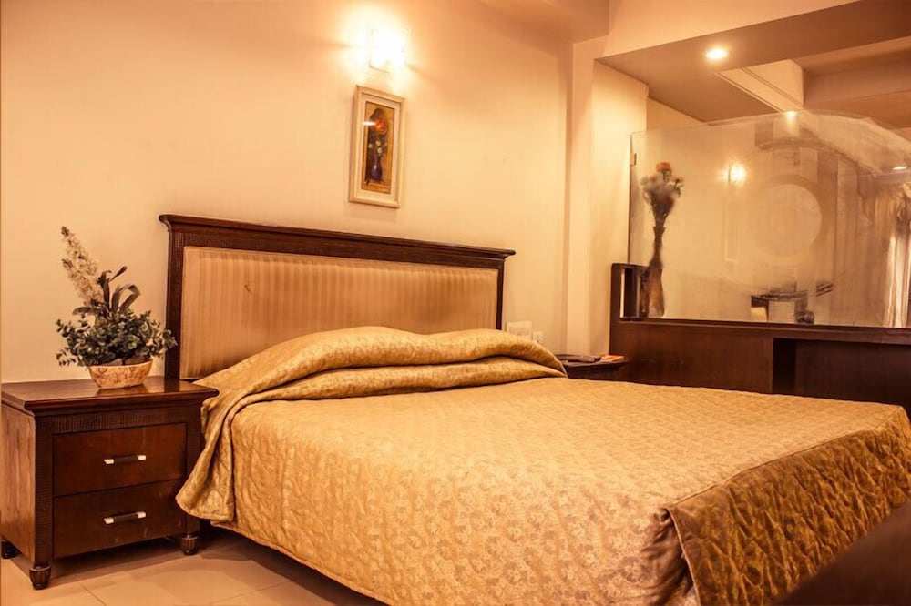 Фото Fabhotel Ambience Executive