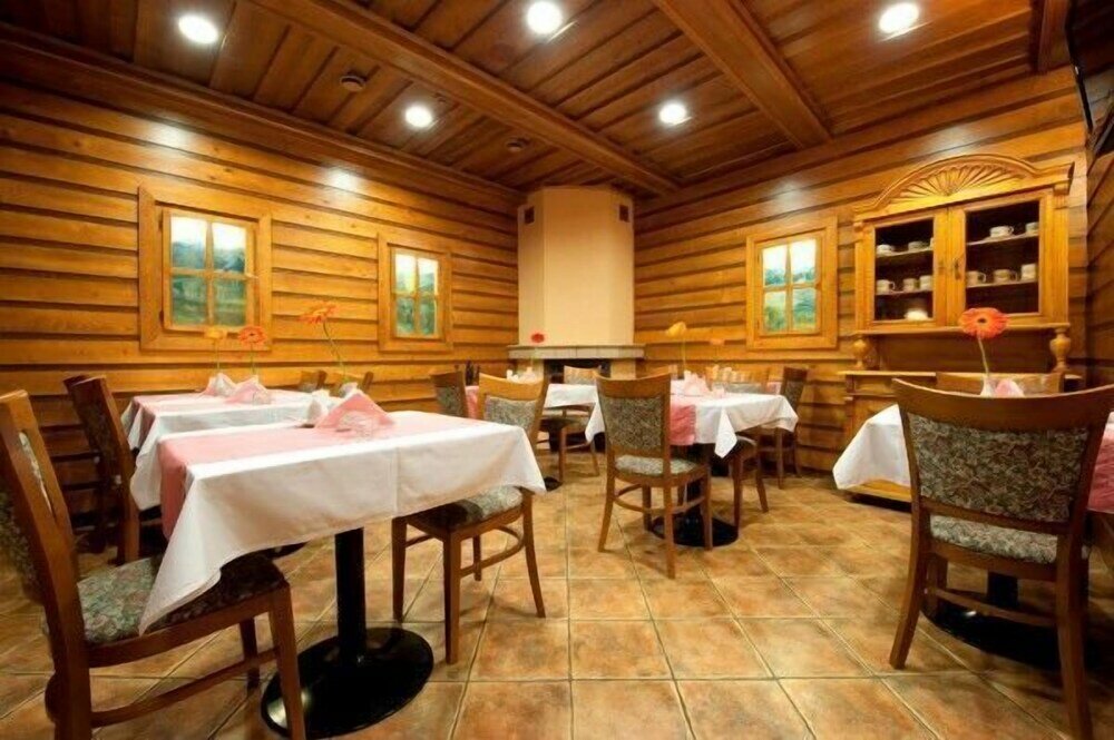 Фото Hotel Karpatsky Dvor