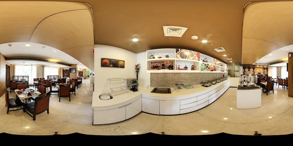 Фото Hampton by Hilton Vadodara-Alkapuri