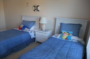 Фото 4br, 3ba T/home W Screened-in Heated Pool 4 Bedroom Townhouse by Redawning