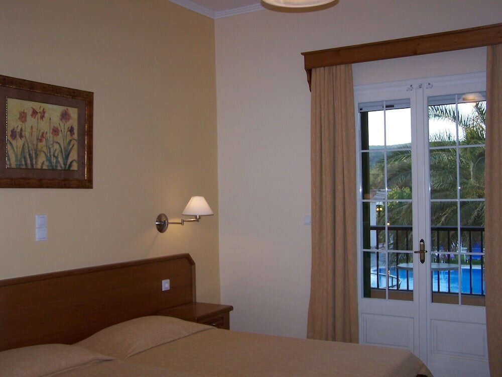 Фото Perros Hotel