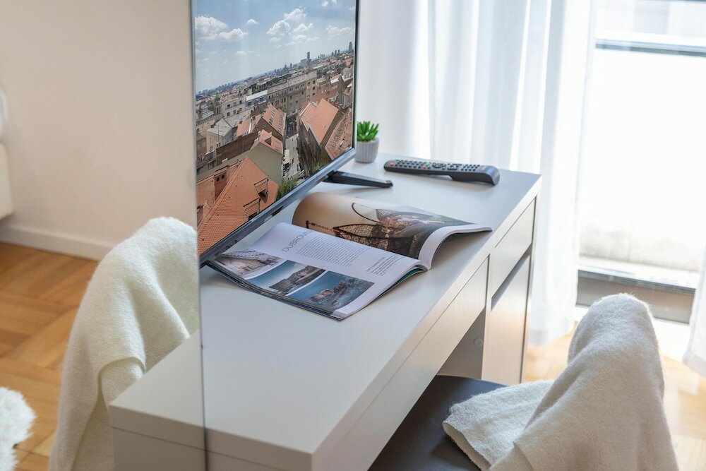 Фото Cozy and Bright Studio Near City Center