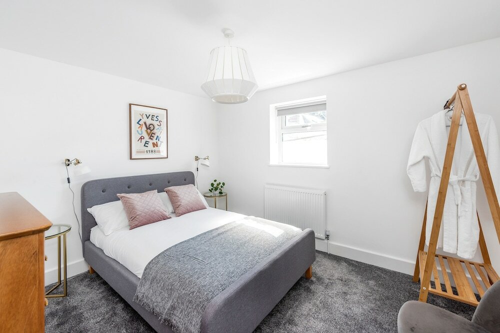 Фото Stylish Apartment In Leafy Central Neighbourhood