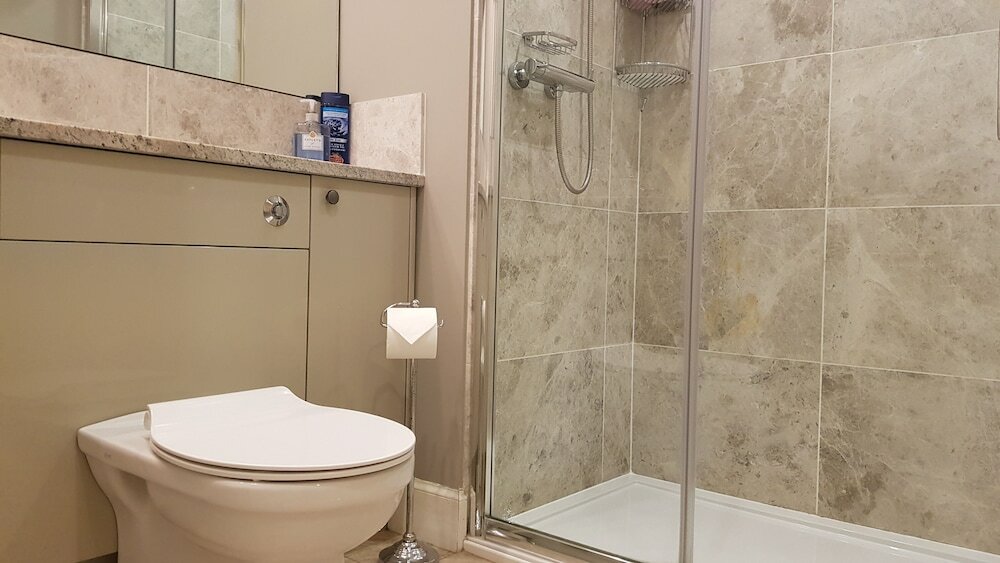 Фото Authentic Central 3-Bedroom Apartment