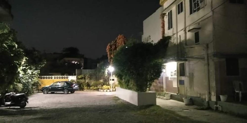 Фото Hotel Pathik