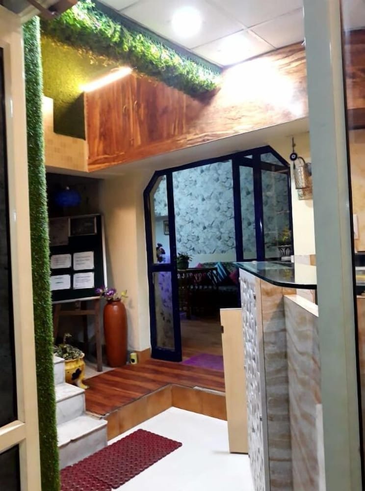 Фото Hotel Pathik