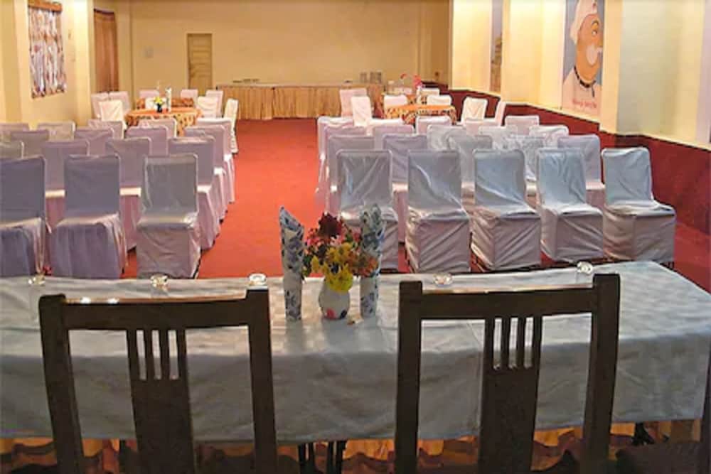 Фото The New Swaraj Resort