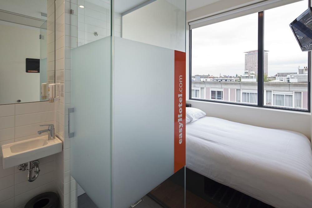 Фото EasyHotel Amsterdam City Centre South