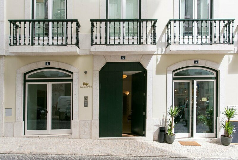 Гостиница Altido Elegant 3br Apt w/terrace in Baixa, 3mins to Lisbon Cathedral в Лиссабоне