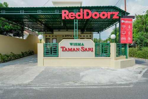 Гостиница RedDoorz near Stadion 45 Karanganyar