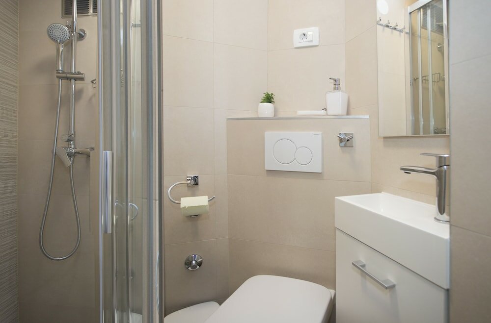 Фото Old Center Stone House