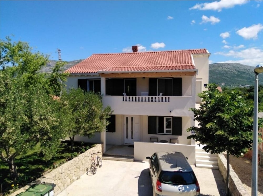 Фото Modern Apartment in Mocici With Terrace