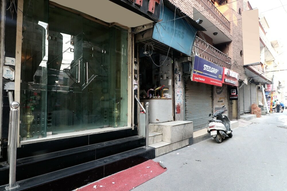 Фото Oyo 16098 Hotel Amrit