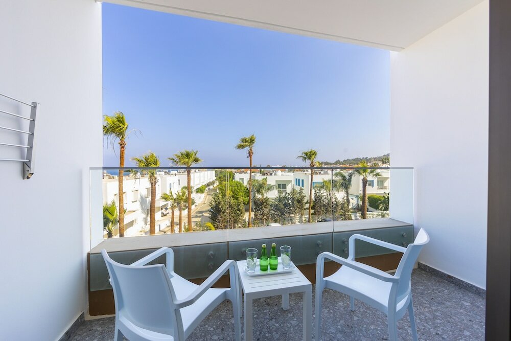 Фото Leonardo Crystal CoveHotel & Spa by the Sea