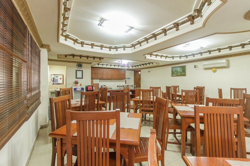 Фото RedDoorz Plus near Taman Siring