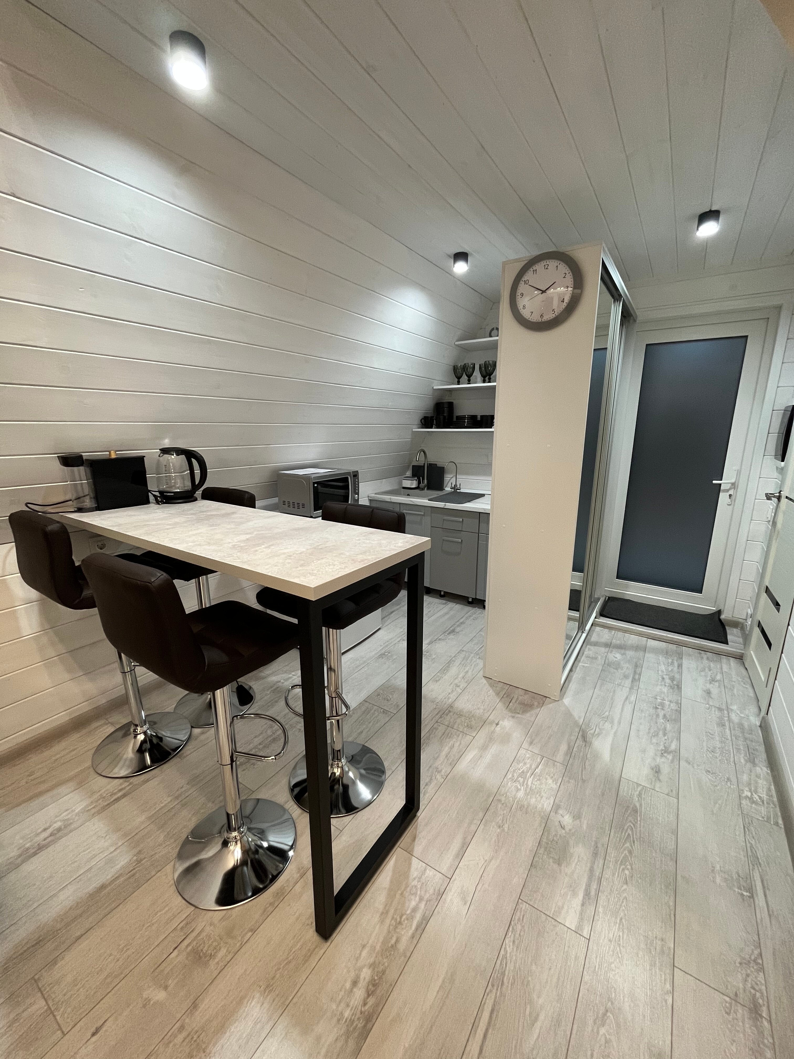 Фото White glamp