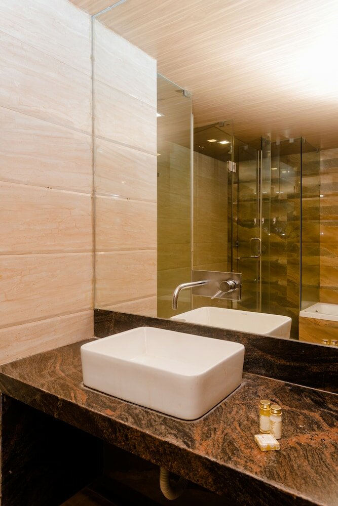 Фото Capital O 27600 Hotel Sai Plaza