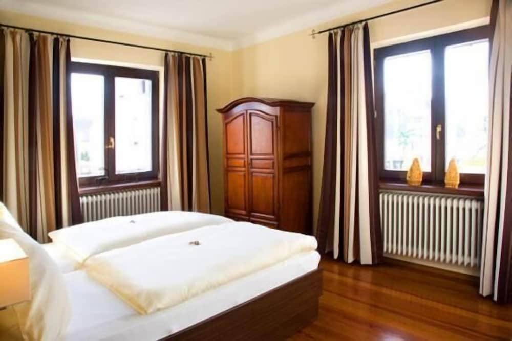 Фото Hotel Haus Krone