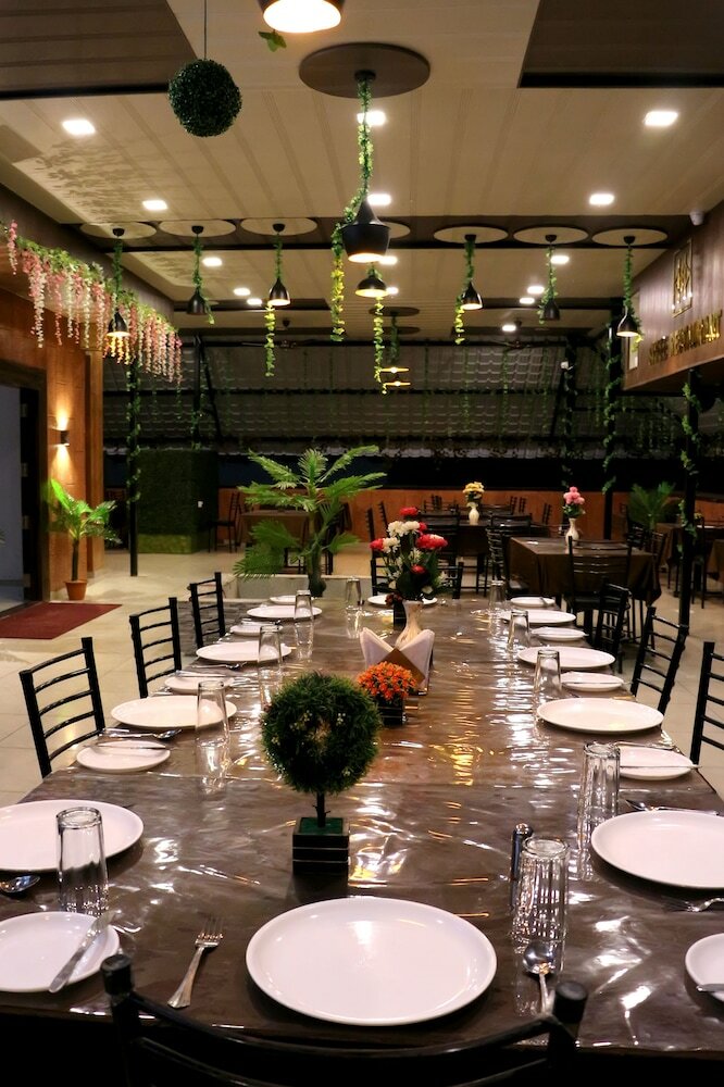 Фото Hotel Shree Palace & Restaurant