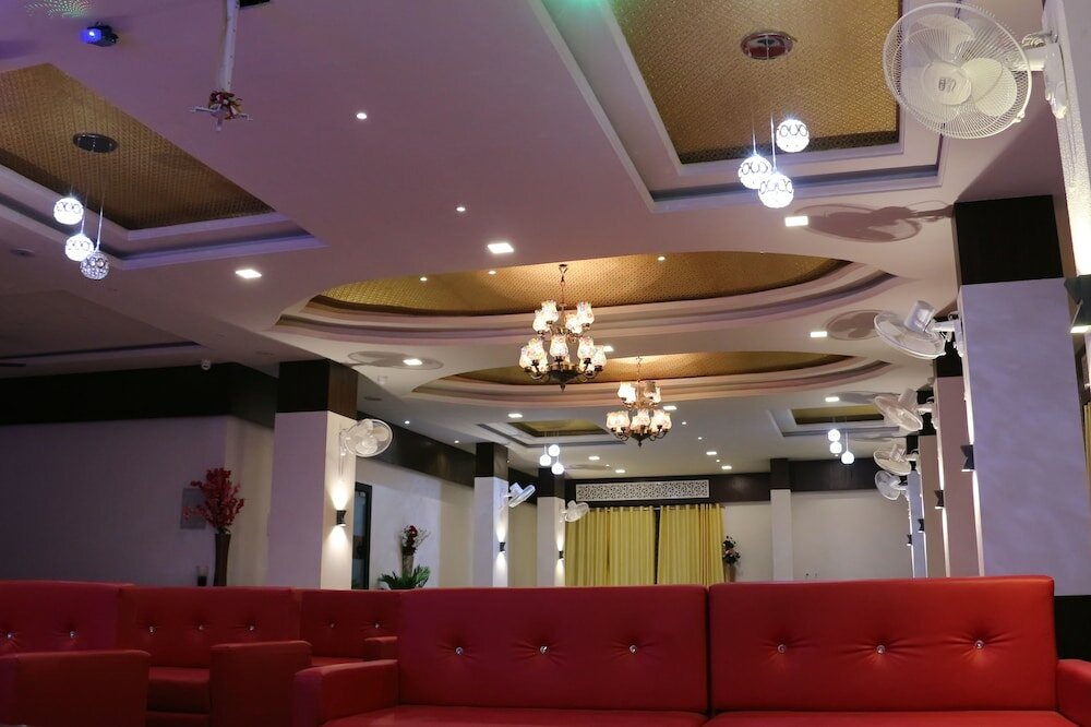 Фото Hotel Shree Palace & Restaurant