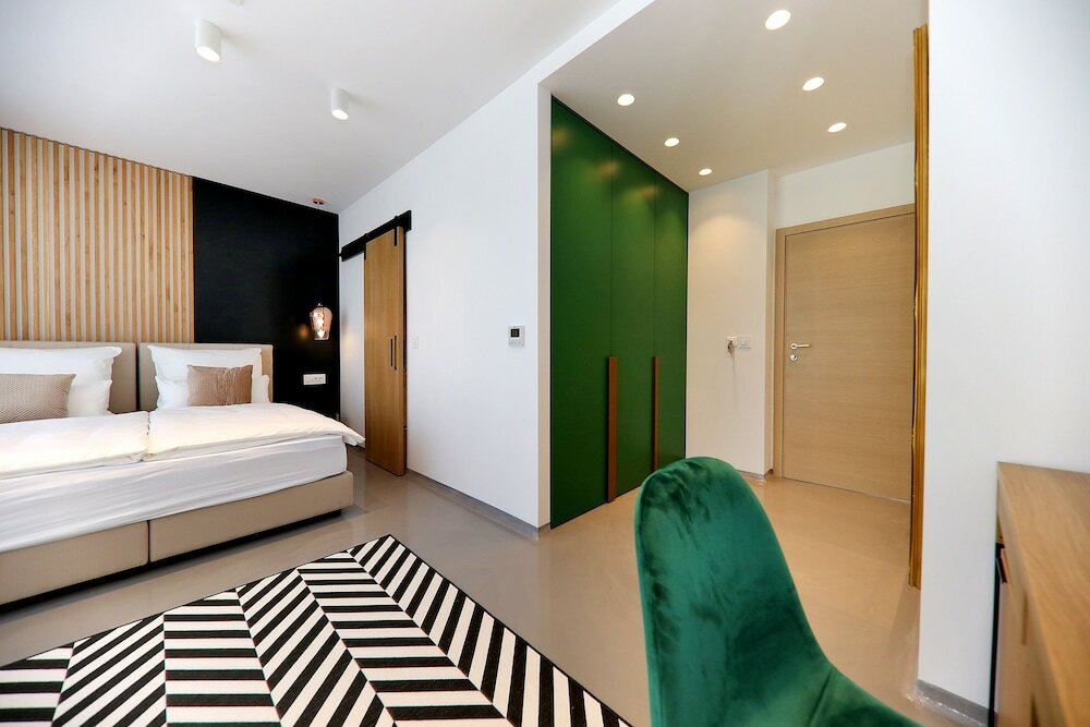 Фото White Rooms Zadar 345