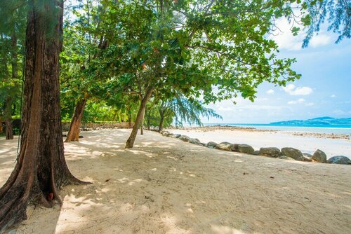 Гостиница Charming Beachfront Villa on Bangtao