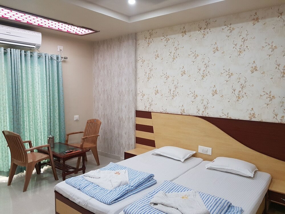 Фото Hotel Lee Garden