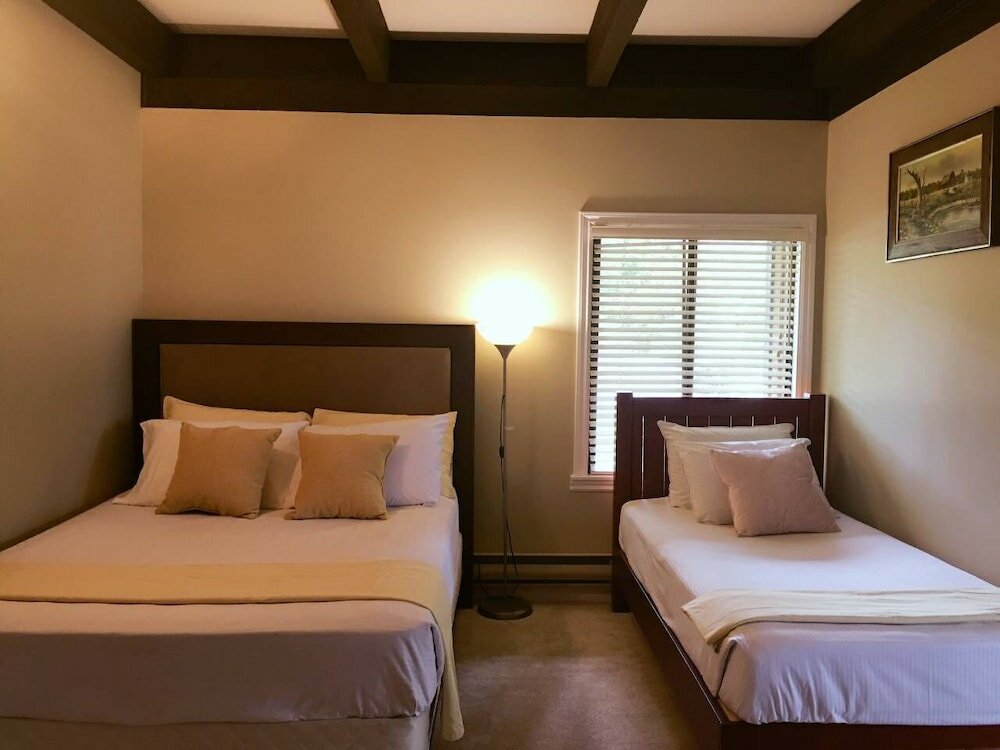 Фото A - Large Coastal Retreat