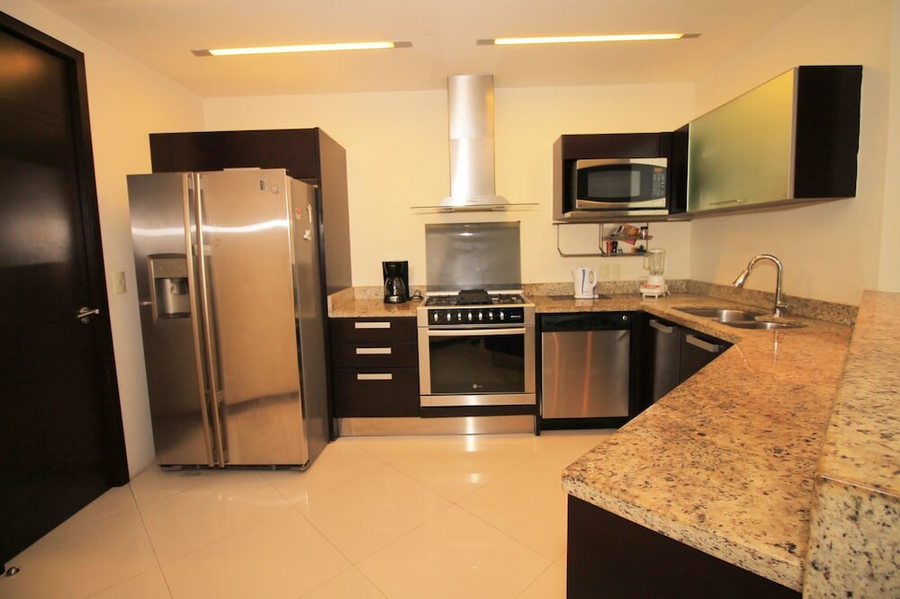 Фото Downtown Apartment Oasis 12