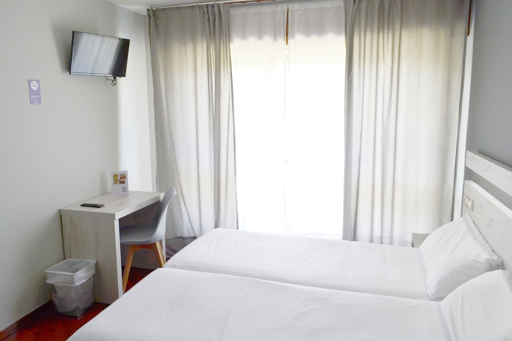 Фото Hostal Alda Puerta Coruña