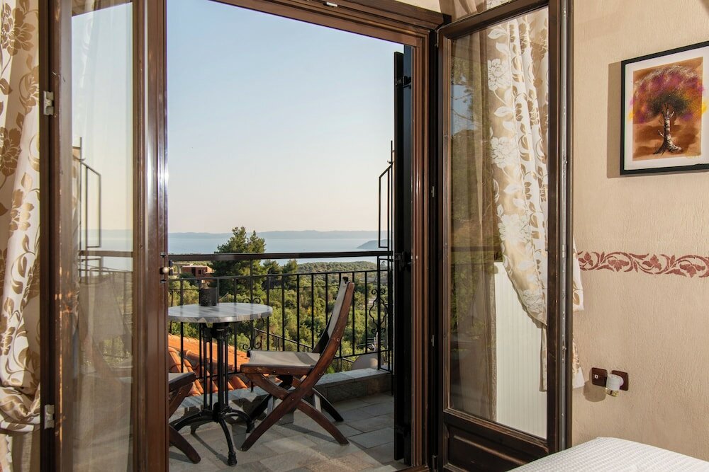 Фото Oreiades Parthenon