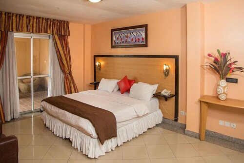 Гостиница La Cour Hotel Apartments в Лагосе