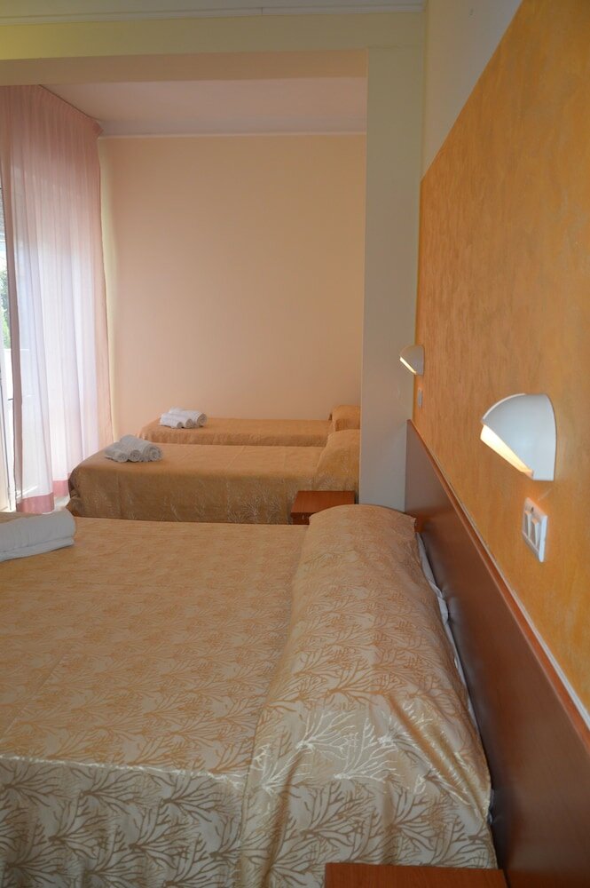 Фото Hotel Karin