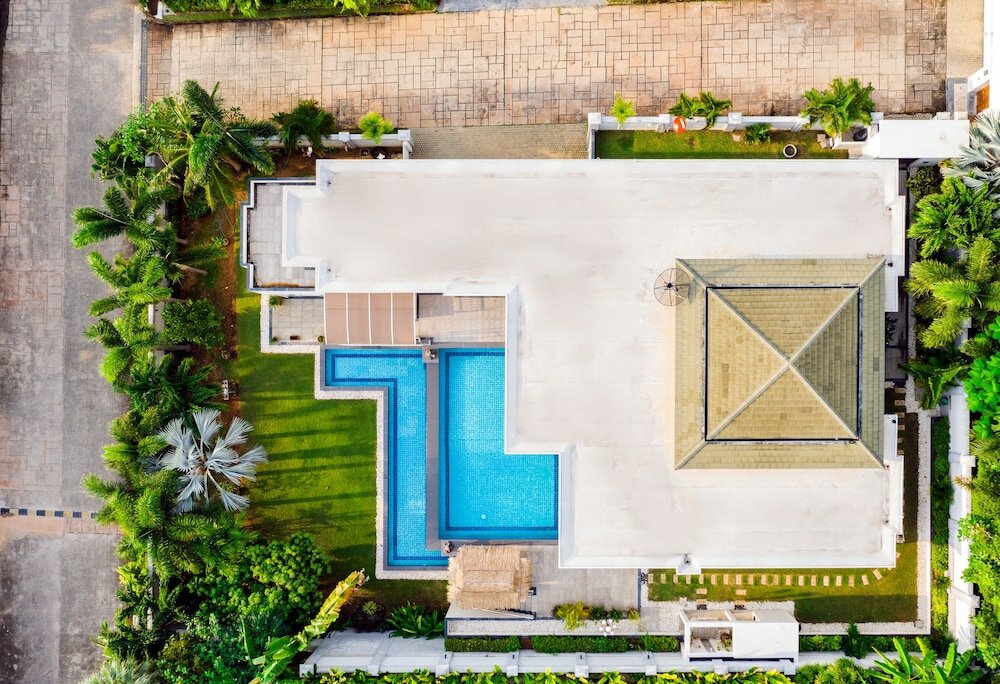 Фото Stunning Luxury Golf and Pool Villas