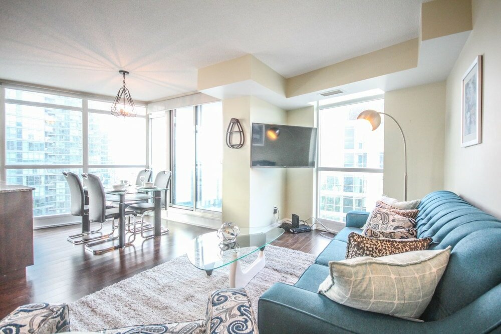 Фото Sarkar Suites - Fort York Blvd