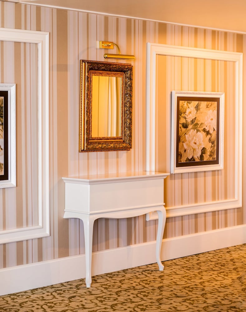 Фото Vuni Palace Hotel