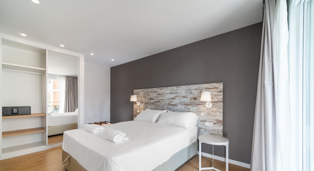 Фото Ahoy Apartments