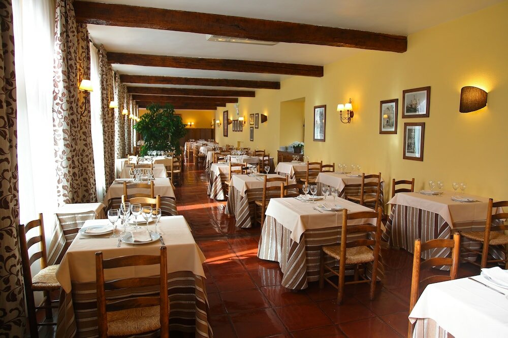 Фото Hotel Monasterio de Leyre