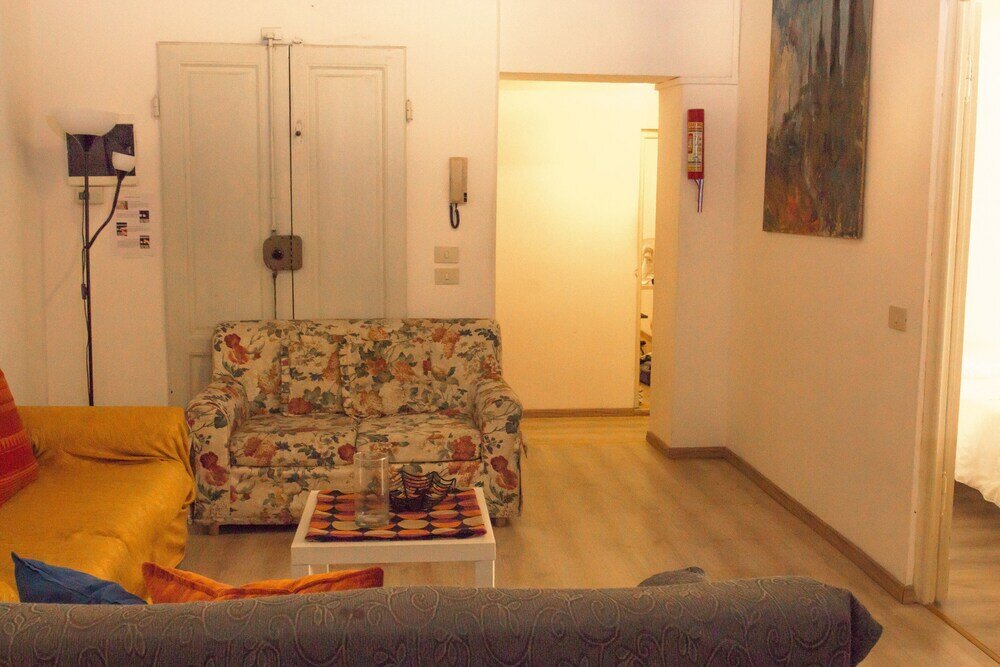 Фото Spacious 4bd Apt Near the Duomo