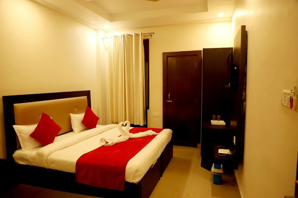 Фото Petals Krish Grand Hotel