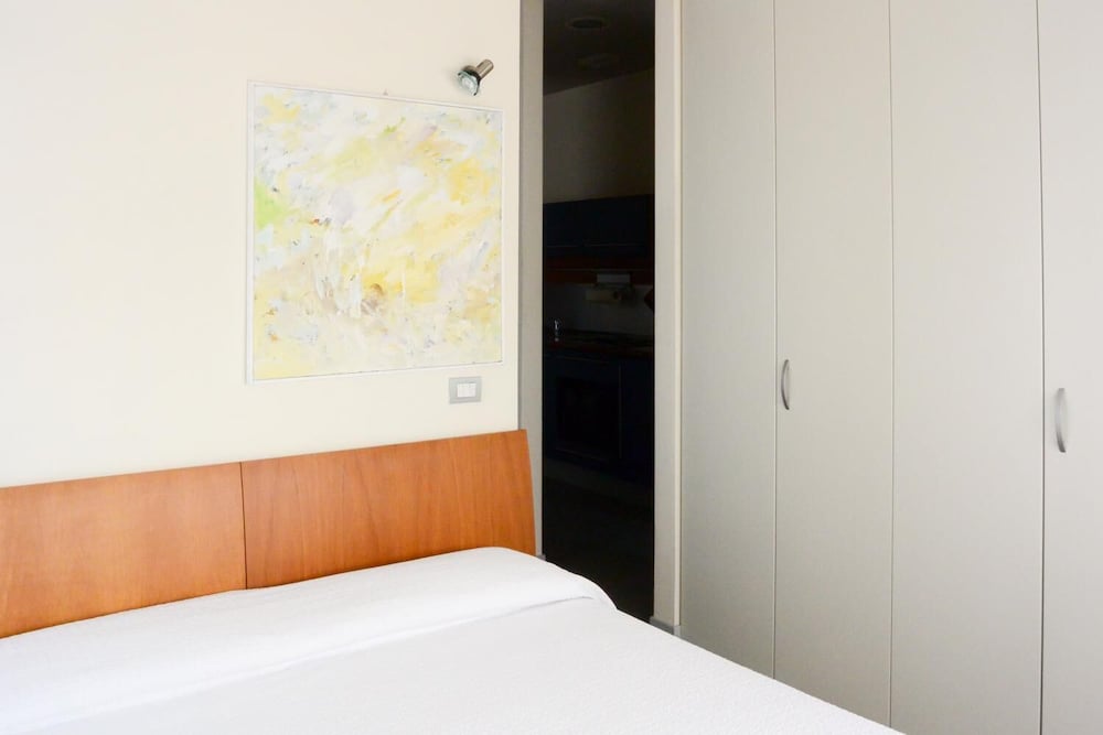 Фото Vista Hotel & Residence