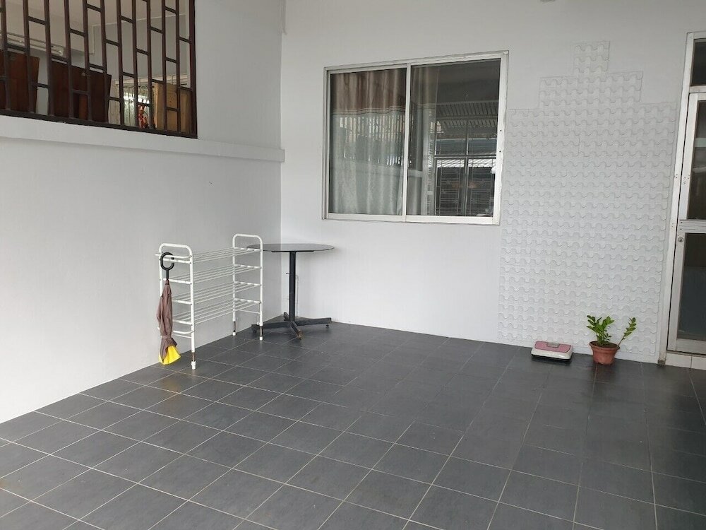 Фото Bhundaree Richy