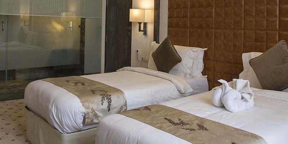 Фото Regenta Central Hotel & Convention Nagpur