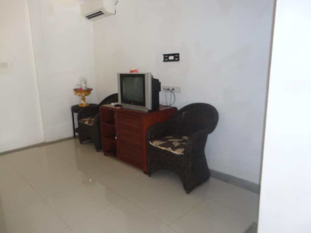 Фото Monkey Forest Bungalow